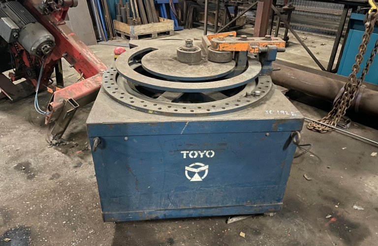 Toyo bar bender B-52